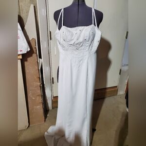 Elegant White Strapless Dress